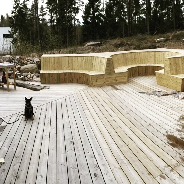 altan, möbler, design, arkitektur, jacuzzi, bubbelbad, trädeck, inbyggd, grillplats, täby, stockholm, sverige, arkitekt, skyddaduteplats, bascointeriör, villa, spa, håkancorneliusson, näranaturen, grill, hemmaspa, altandäck, utekök, matplats, eldstad, bänkar, soffor, soffa