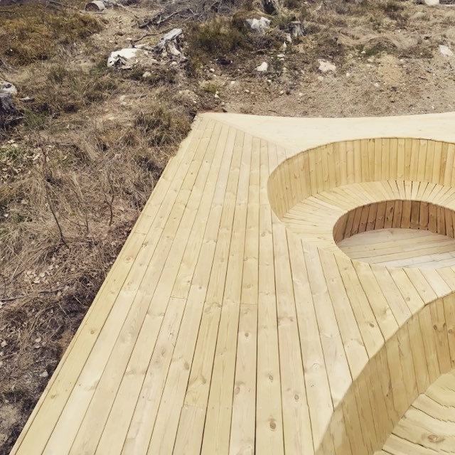 altan, möbler, design, arkitektur, jacuzzi, bubbelbad, trädeck, inbyggd, grillplats, täby, stockholm, sverige, arkitekt, skyddaduteplats, bascointeriör, villa, spa, håkancorneliusson, näranaturen, grill, hemmaspa, altandäck, utekök, matplats, eldstad, bänkar, soffor